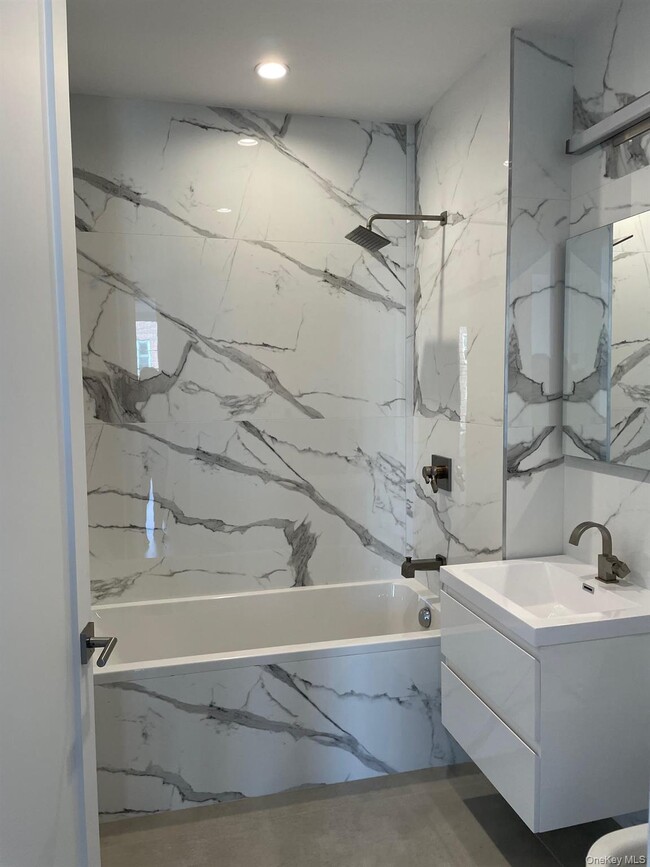 Building Photo - 19-14 21st Rd