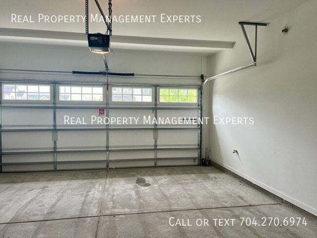 Building Photo - 13022 Rover St