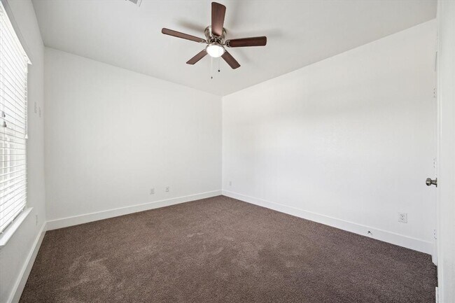 Building Photo - 5041 Mallow St