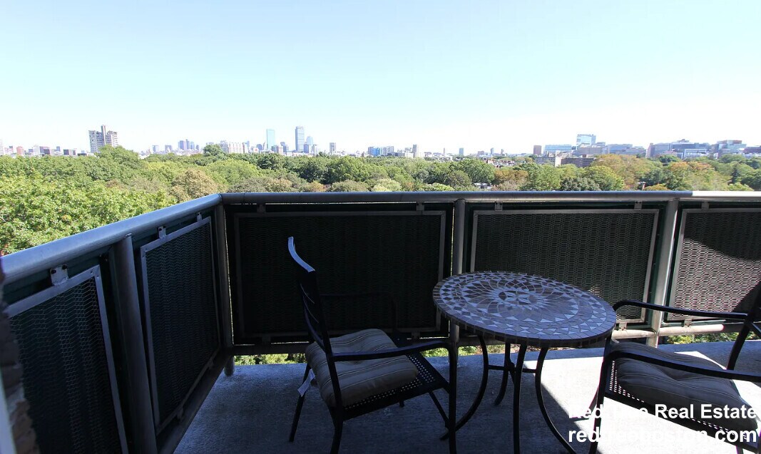 Building Photo - 175 Freeman St