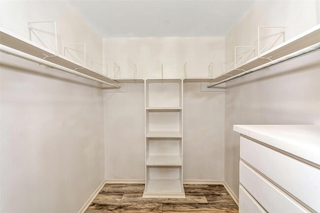 Building Photo - 26 Bounty Rd E