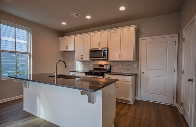Building Photo - 104 Black Gum