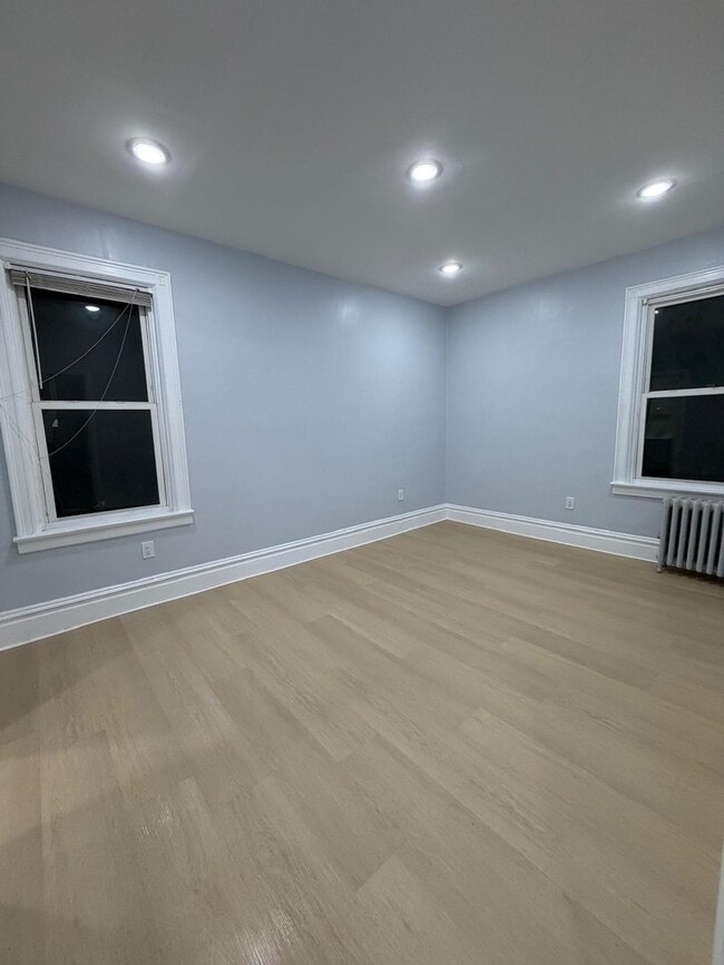 Building Photo - 154 W 33rd St