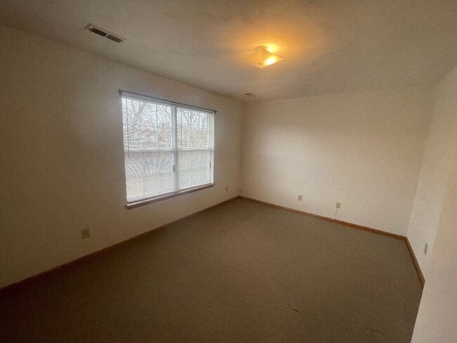 Building Photo - 2066 Iowa St