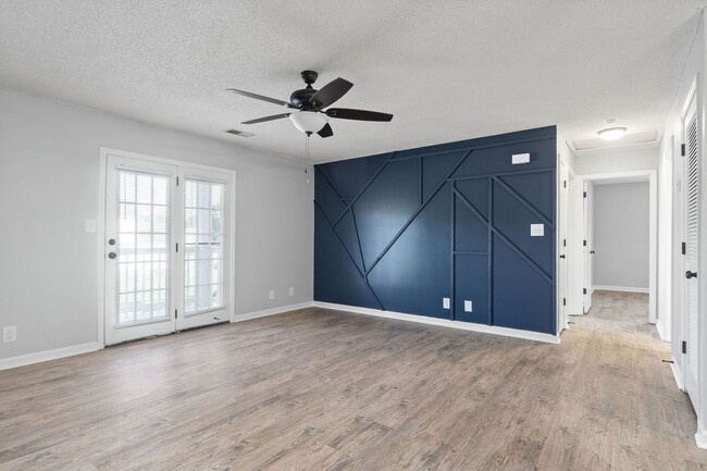 Building Photo - Renovated Two Bedroom Outside Gate 1!