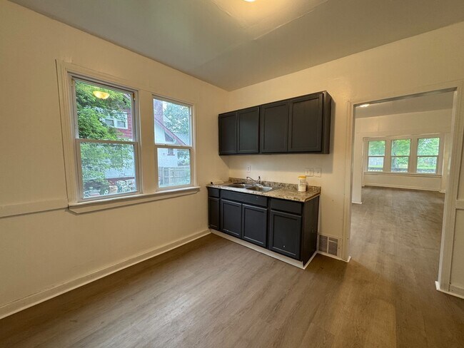 Building Photo - 4720 Garland St