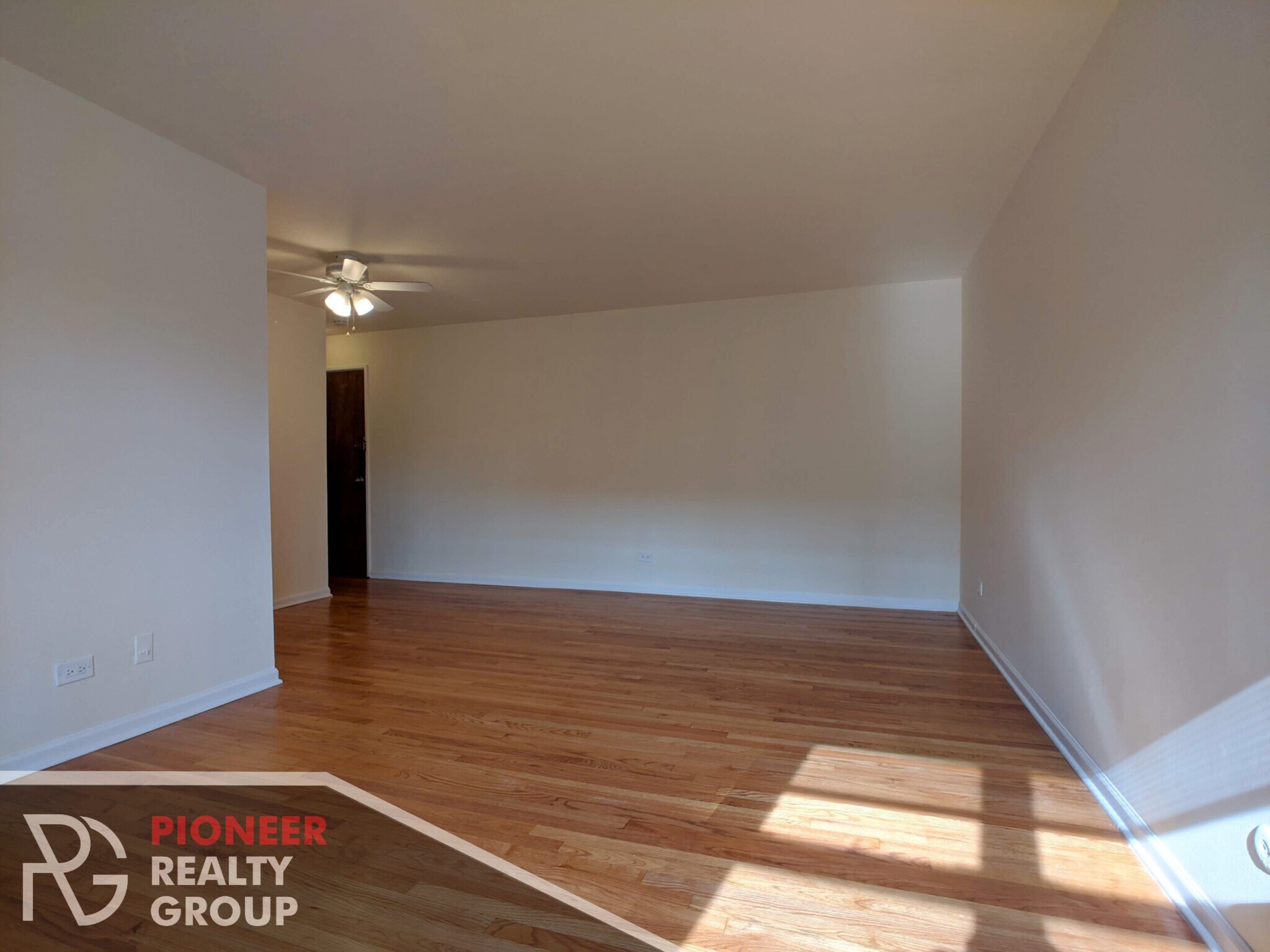 Building Photo - 665 W Wrightwood Ave