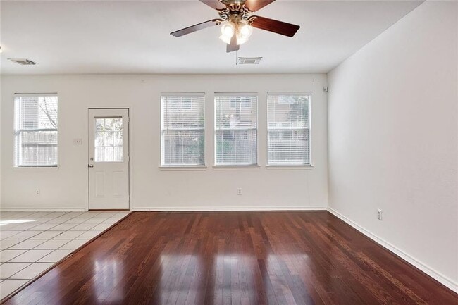 Building Photo - 74 Blue Creek Ct