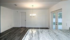 Building Photo - Recently updated, custom 3/2/2 on fenced corner lot in Inverness, $1900/mo!