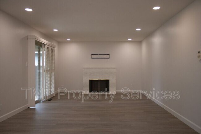 Building Photo - 6940 McQuillan Cir