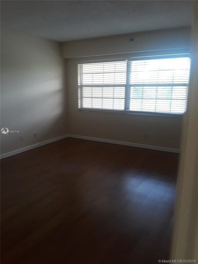 Building Photo - 3499 Oaks Way