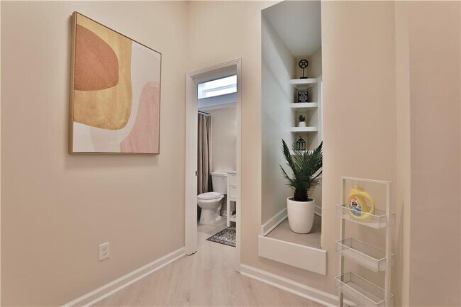 Building Photo - 2125 Clay Rd SW