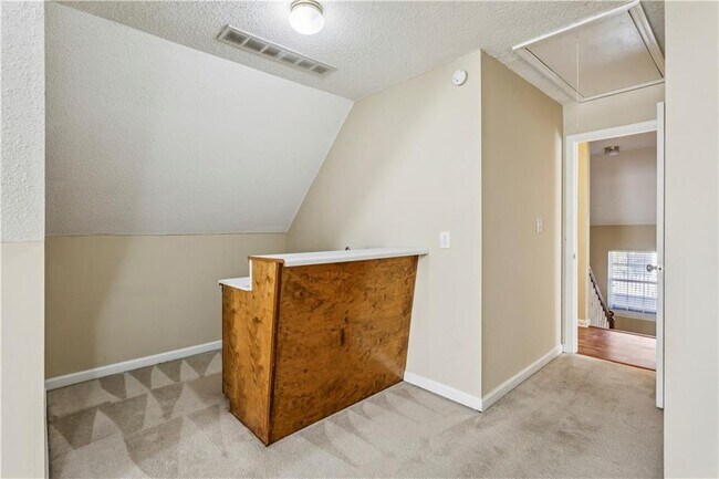 Building Photo - 3025 Vineyard Way