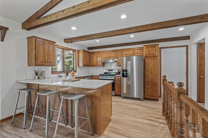 Building Photo - 833 Tyrol Ln