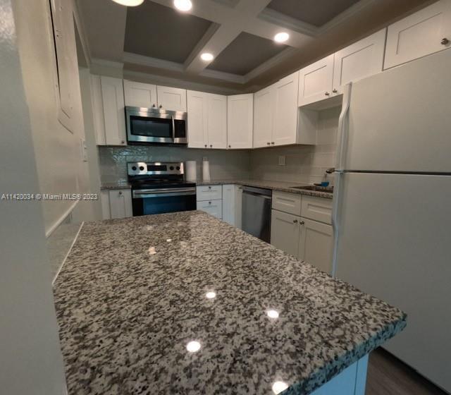 Building Photo - 301 Racquet Club Rd