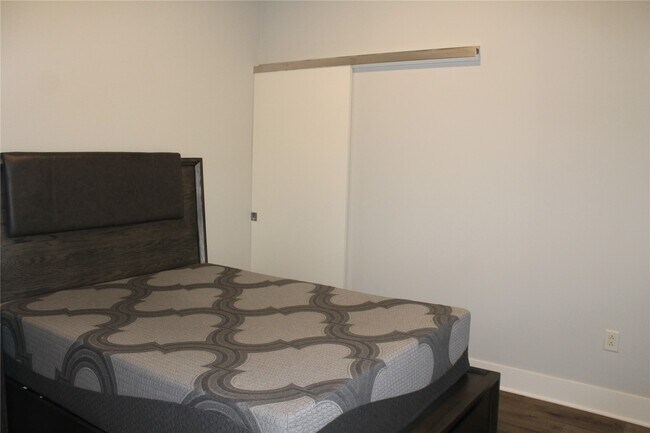 Building Photo - 4100 Forest Park Ave