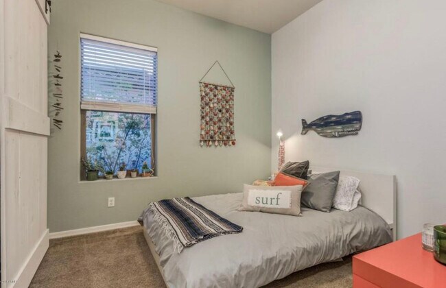 Building Photo - 20892 W Eastview Way