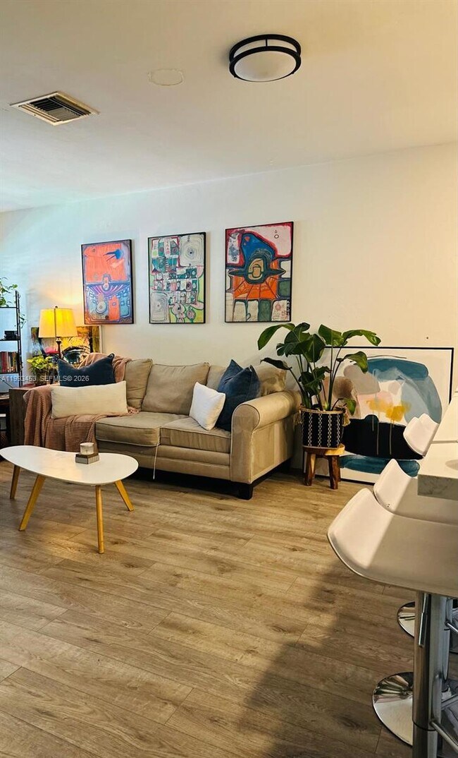 Building Photo - 1002 NE 119th St