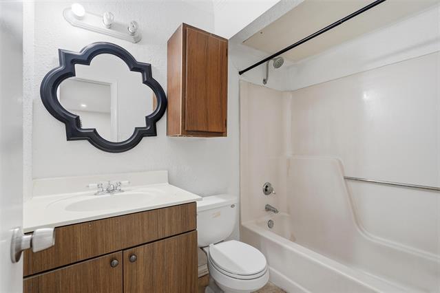 Building Photo - 9420 Kerrville St