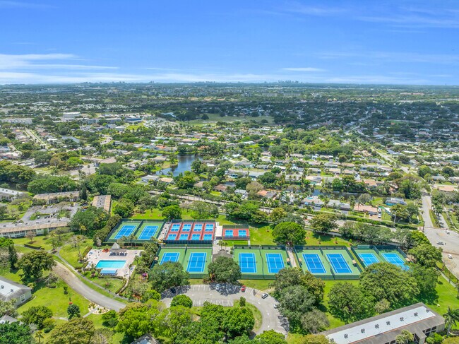 Building Photo - 1102 Bahama Bend