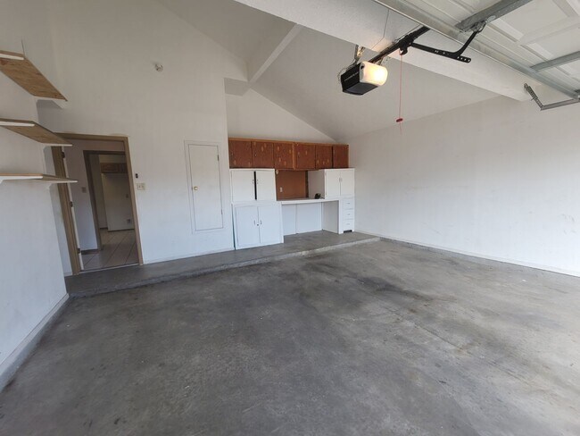 Building Photo - Ready to View!!