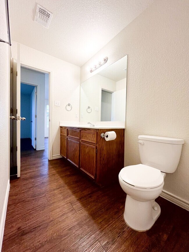 Building Photo - 1519 Justin Lp