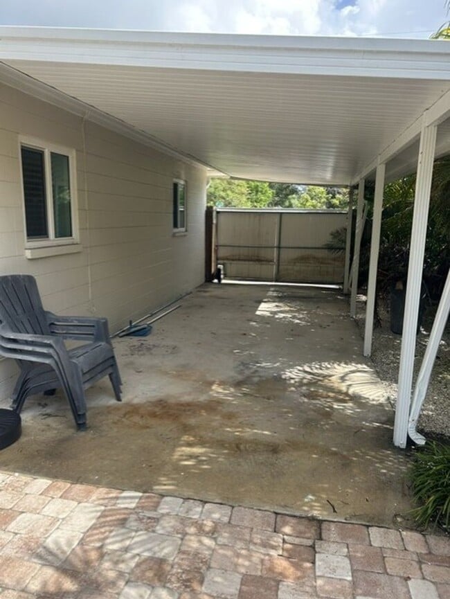 Building Photo - Beautiful 2/2 with dock and boat access
