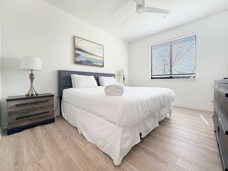 Building Photo - 12122 54th Dr E