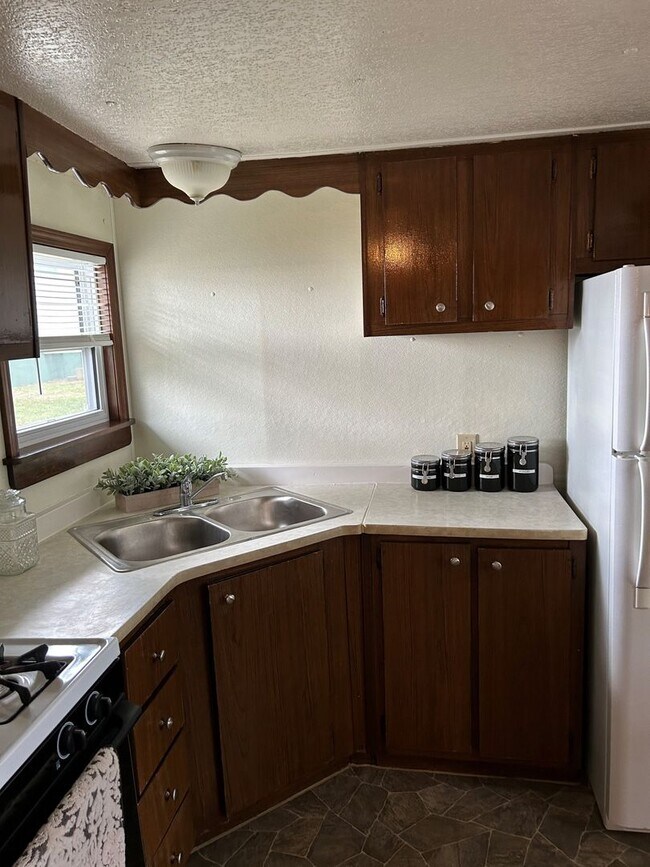 Building Photo - 2 Bed 1 Bath Mobile Home