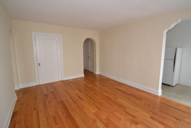 Building Photo - 533 W Roscoe St