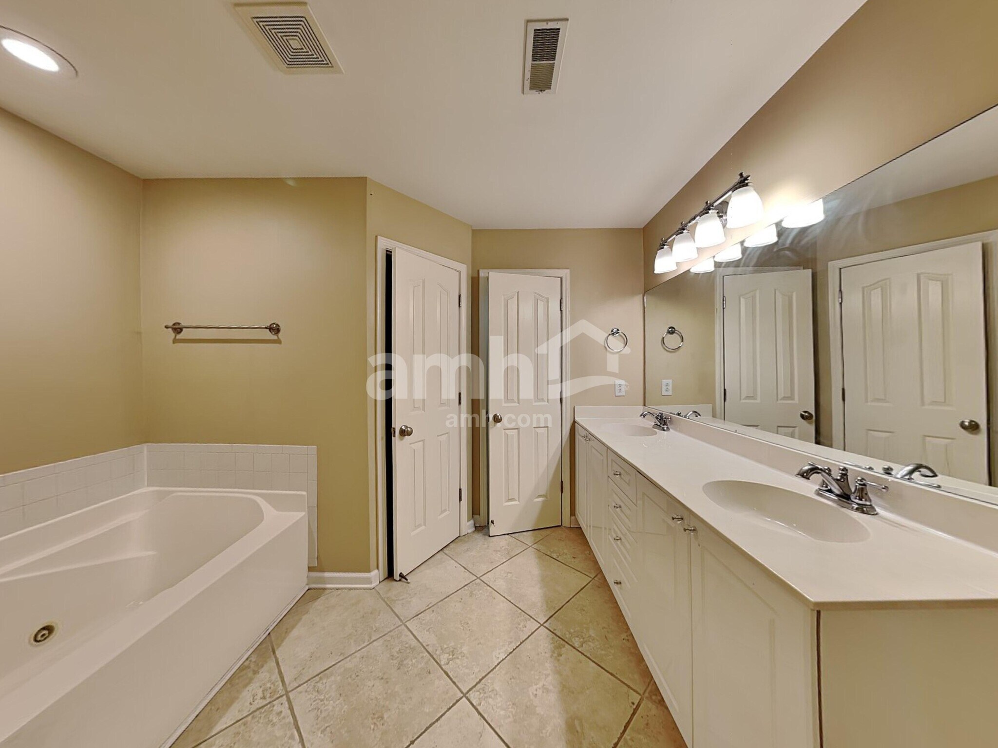 Building Photo - 1068 Blairfield Dr