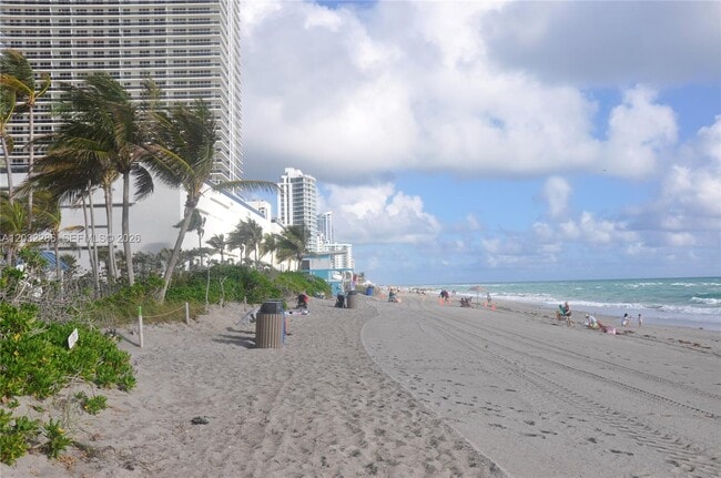 Building Photo - 1865 S Ocean Dr