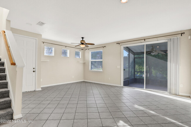 Building Photo - 3915 Buckthorne Dr