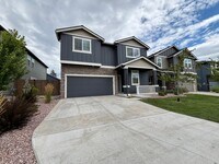 Building Photo - Beautiful 4 Bed/2.5 Bath Plus Office with ...