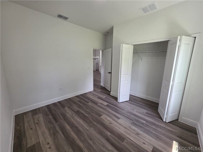 Building Photo - 8125 N Maltese Dr