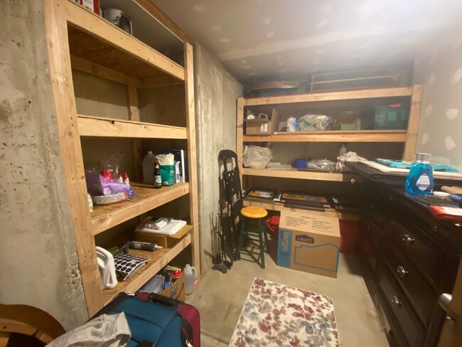 Building Photo - Cozy 2B/2B Remodeled Town Home Just Minute...