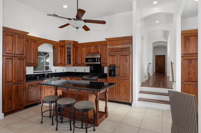 Building Photo - 3-bedroom 3.5 Coronado Village home near schools