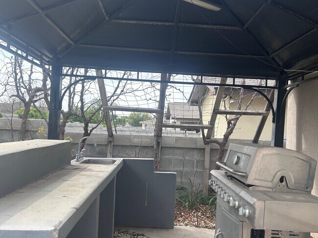 Building Photo - 2811 T.S Eliot Dr