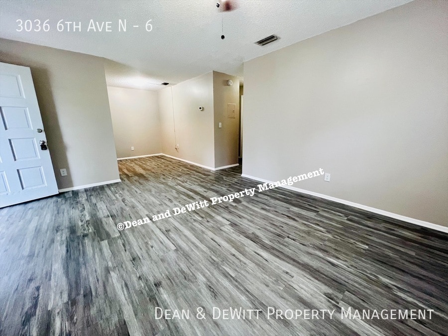 Building Photo - 2 Bed/1 Bath - Unit 6