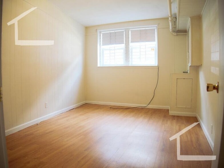 Primary Photo - 119 Sutherland Rd