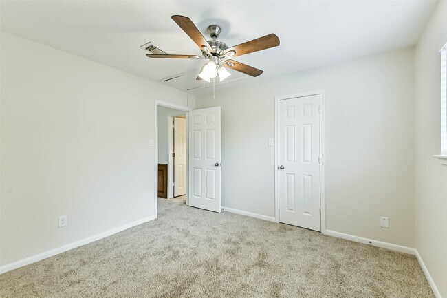 Building Photo - 12910 Ivyforest Dr