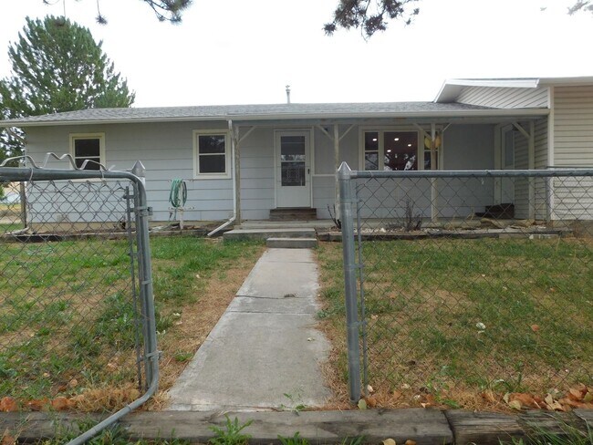 Building Photo - 1527-M 1/8 M 1/8 Rd