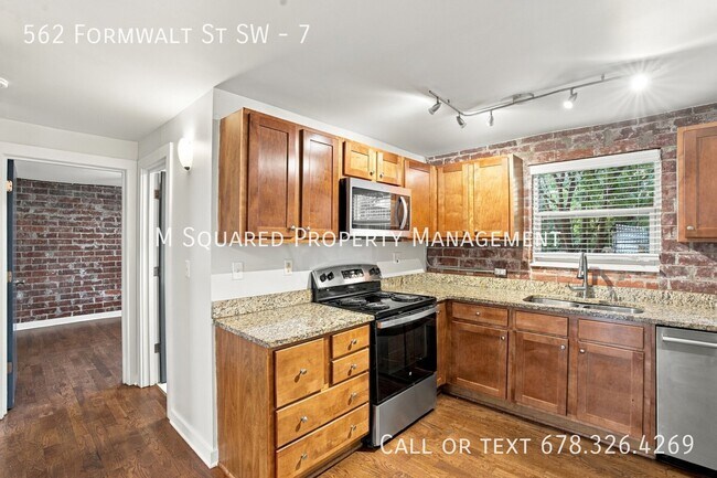 Building Photo - 562 Formwalt St SW