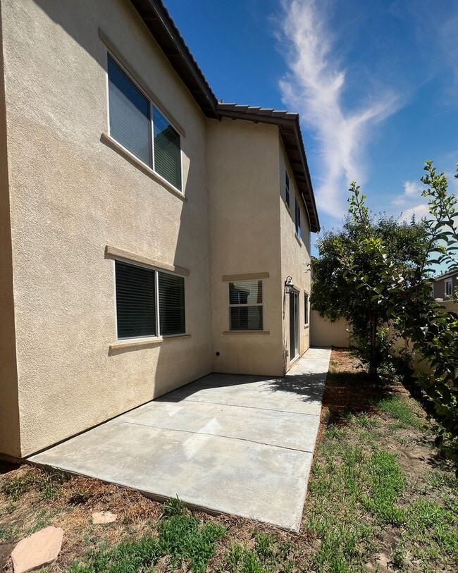 Building Photo - Beautiful 4 bedroom 3 bath Home