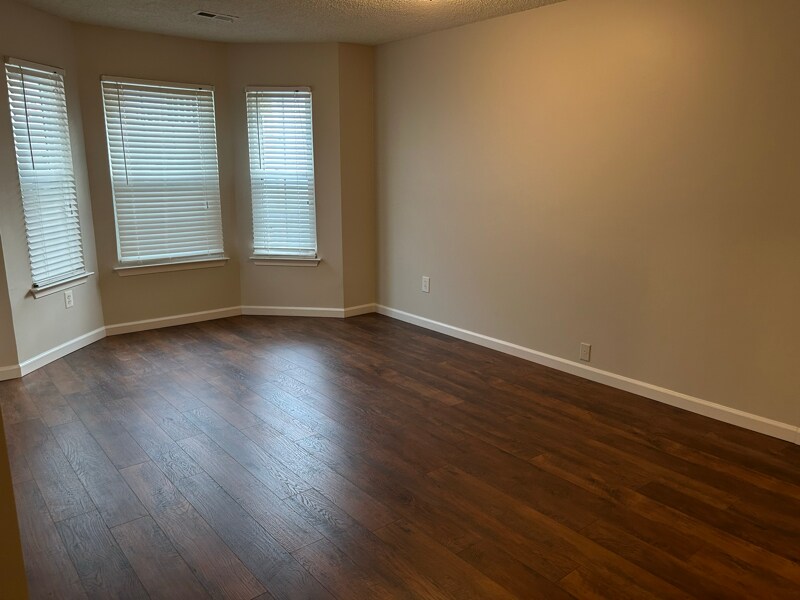 Building Photo - 149 Tulip Ln