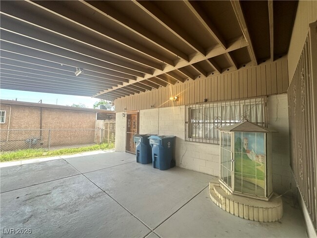 Building Photo - 2300 Pardee Pl