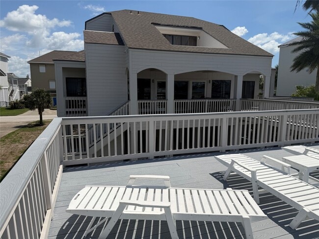 Building Photo - 3421 Jolly Roger Cir