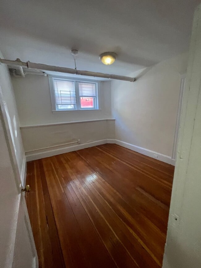 Building Photo - 17 Barrows St