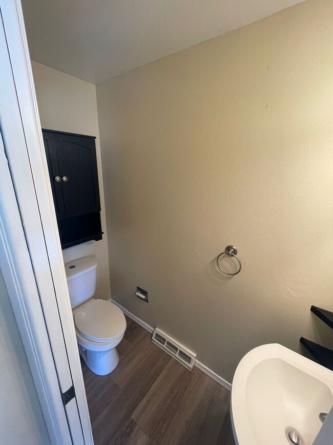Building Photo - 255 Otis Ct