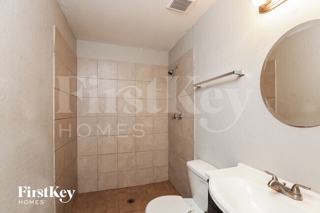 Building Photo - 5214 S 44th Pl